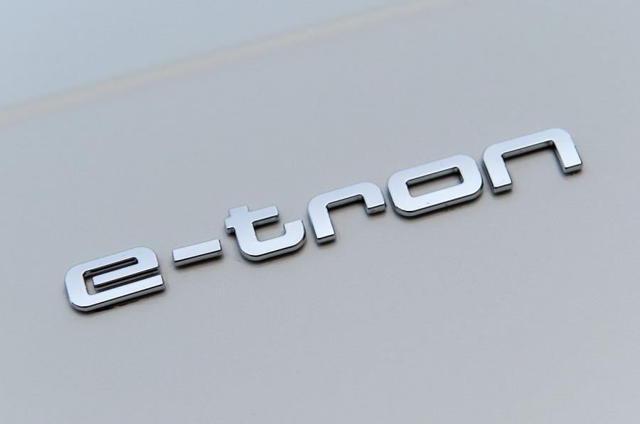 Логотип Audi A3 Sportback e-tron (8V) 2012 года  (NA) (фото 28 из 28)